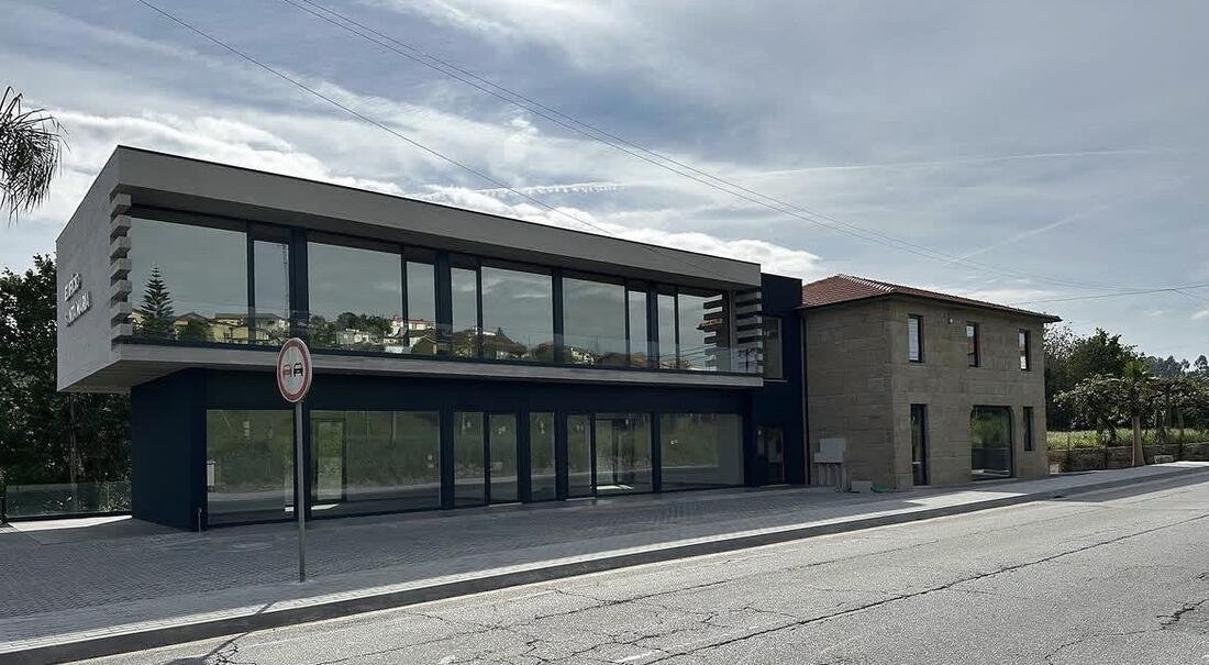Edifício comercial em Termas de São Vicente, vista lateral