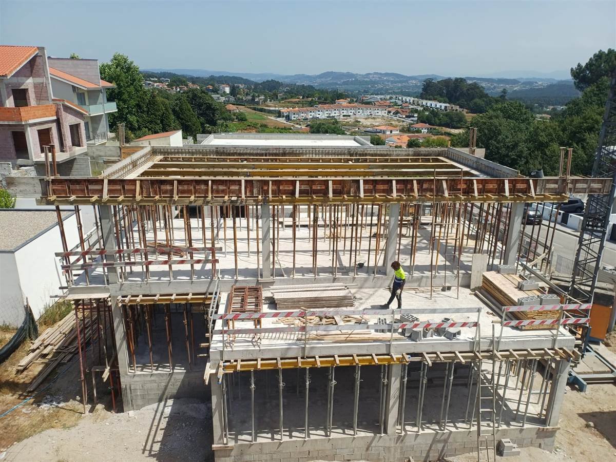 6 moradias em banda em construção em Lousada